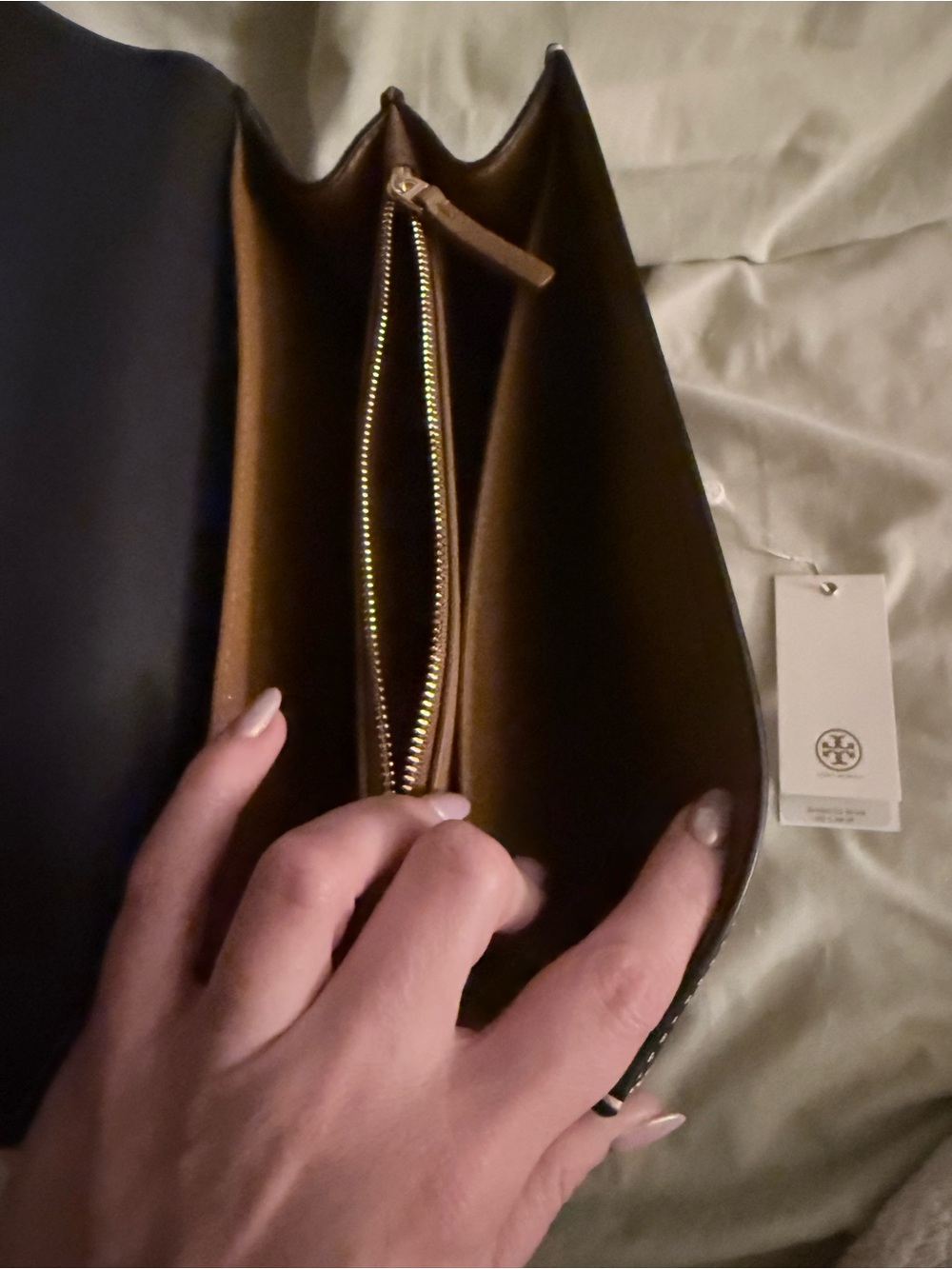 Tory Burch Navy T Monogram shoulder bag - Picture 6 of 8